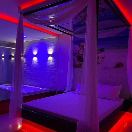 Motel Paris 阿帕雷西达迪戈亚尼亚 外观 照片